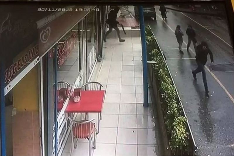 Pendik’te pompalı tüfekle kuyumcu soygunu kamerada 