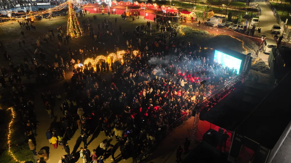Bursa Yeni Yıl Meydanı’nda yılbaşı coşkusu