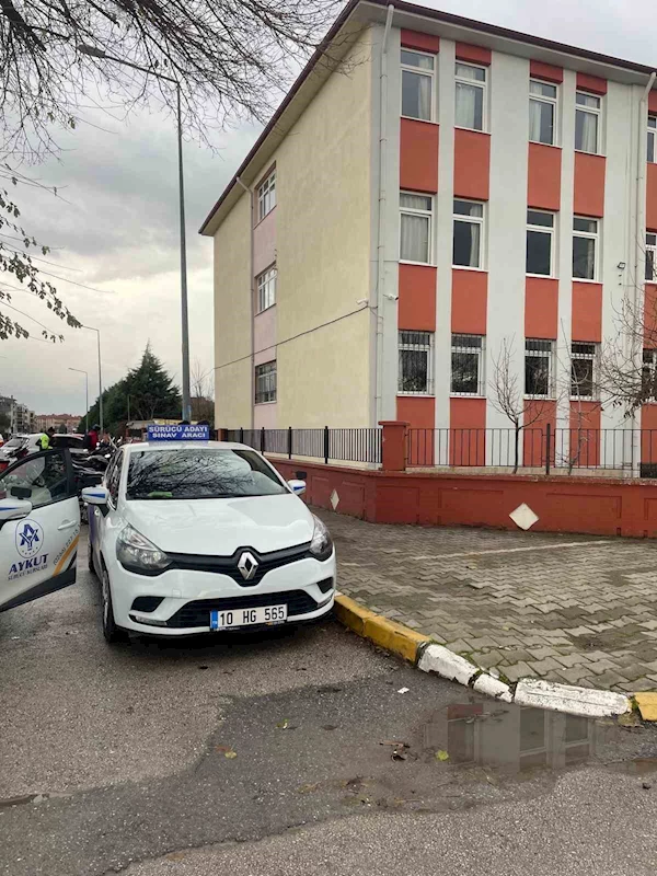 Okul civarında sürücü kursuna velilerden tepki
