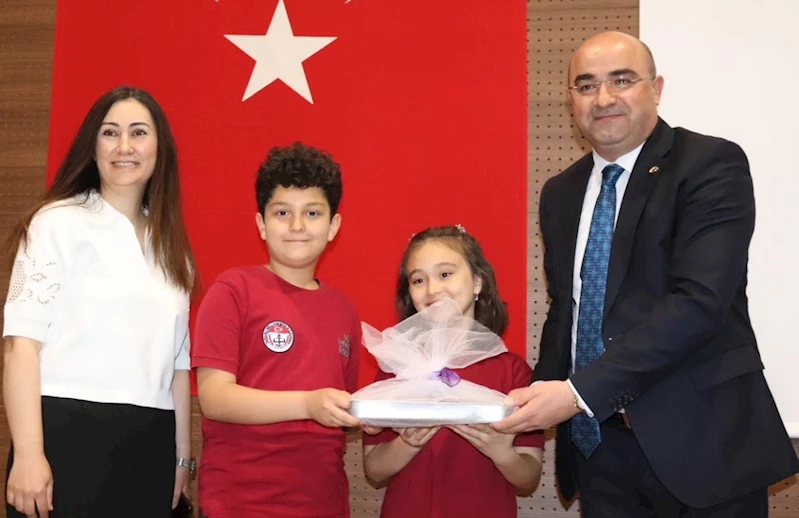 Kaymakam Baskın, miniklerle 
