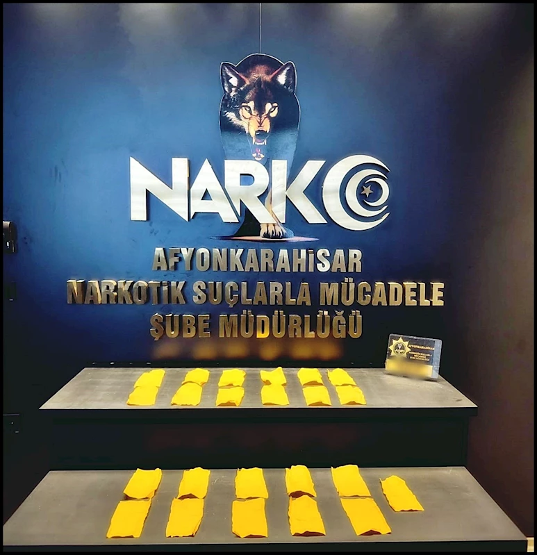 Aracın gizli bölmesindeki uyuşturucuyu polis böyle buldu
