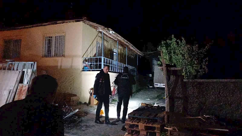 Evinin önünde tabancayla vurulan şahıs yaralandı
