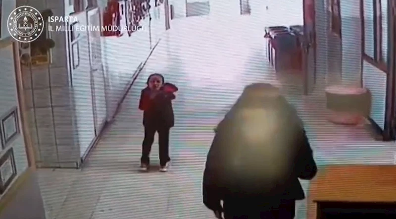 Sınıfta ölümle burun buruna gelen öğrenciye öğretmeni can oldu
