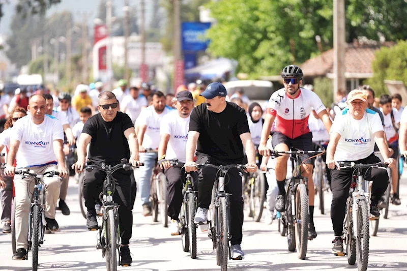 Başkan Kotan Konyaaltılılar ile bisiklet sürdü
