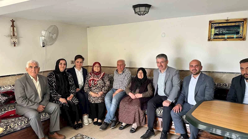Çopuroğlu’ndan, en yaşlı AK Parti üyesine Anneler Günü sürprizi
