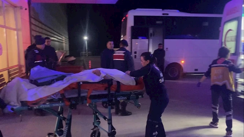 Aynı restoranda çalıştığı arkadaşı tarafından bıçaklanan genç kız ağır yaralandı
