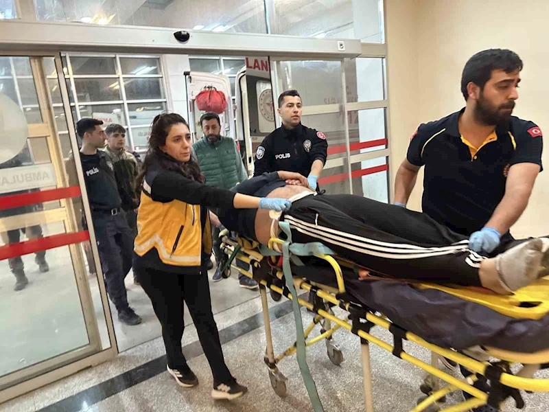 İki otomobil çarpıştı: 1’i ağır 3 yaralı
