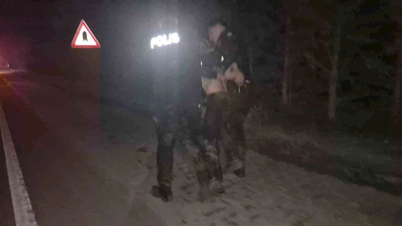 Kimlik kontrolü sırasında kaçtı, peşinden koşan polislerle beraber bataklığa düştü

