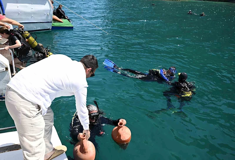 Kemer’de Hıdırellez Dalışı renkli görüntülere sahne oldu
