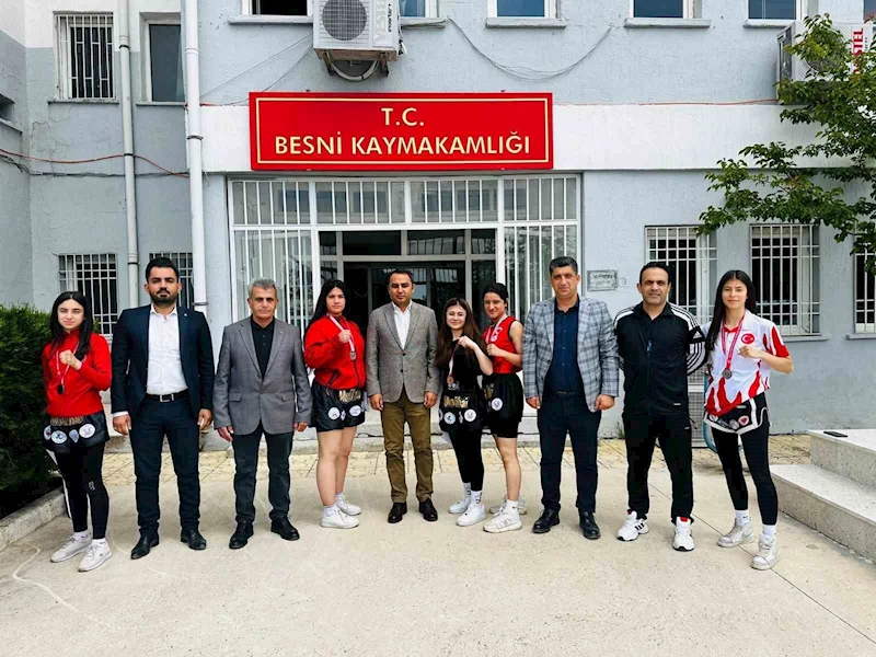 Şampiyon sporculardan Kaymakam Partal’a ziyaret
