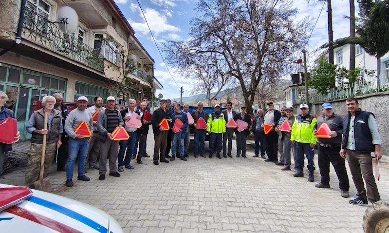 Akşehir İlçe Jandarma Komutanlığı’ndan traktör kazalarını önleme çalışması
