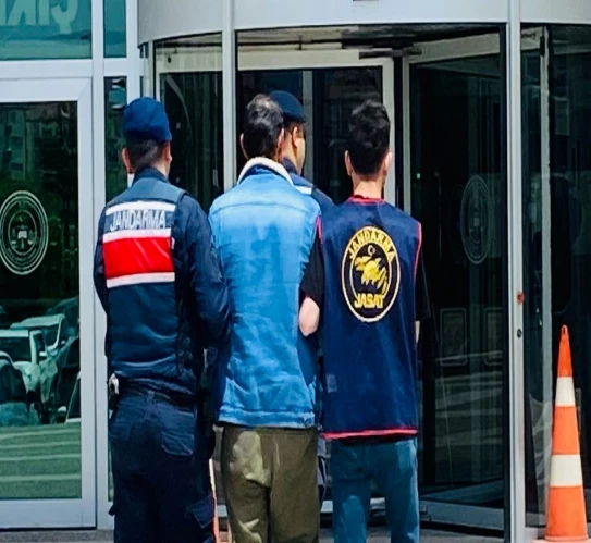Ormanlık alanda saklanan cinsel istismar suçlusu JASAT tarafından yakalandı
