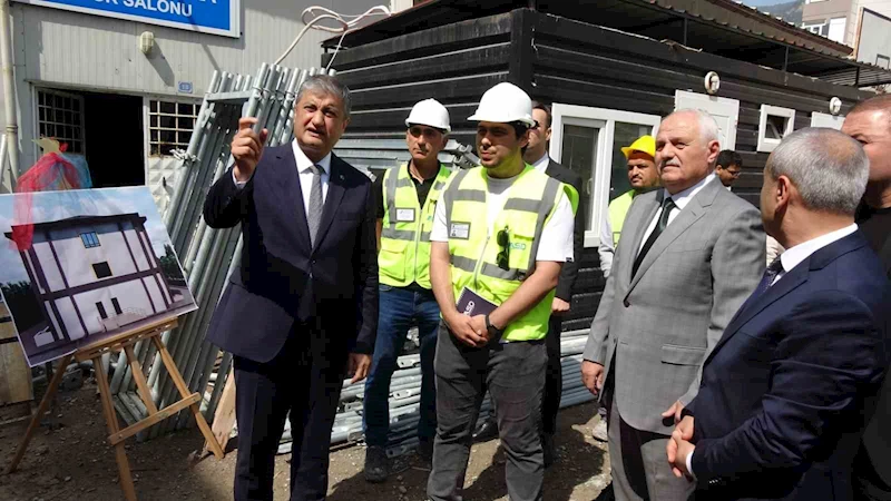 Vali Yavuz, yapımı devam eden okullarda incelemelerde bulundu

