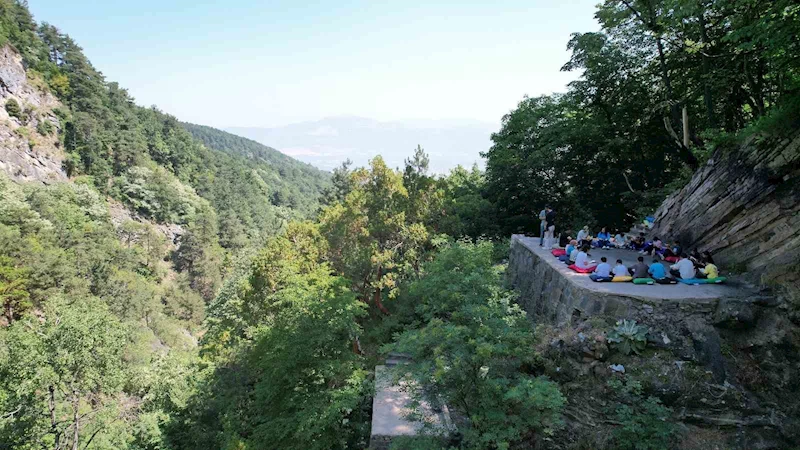 Gençlerden ’Küreklidere’de temizlik harekatı
