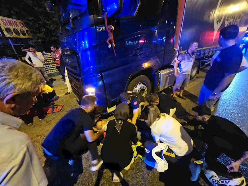 Kafası tırın altına girdi kaskı hayatını kurtardı
