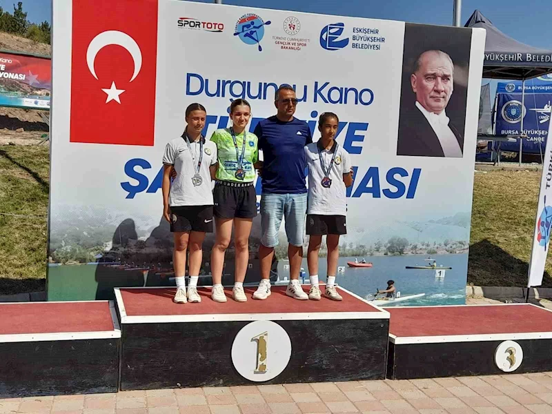 Bursa Büyükşehir Belediyesporlu kanocular madalyaları topladı
