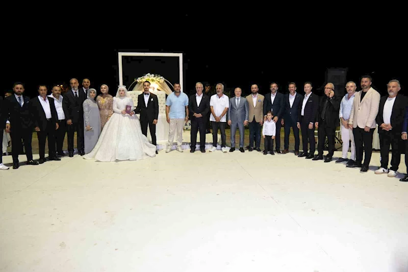 Bursa’da siyaset ve iş dünyasını buluşturan düğün
